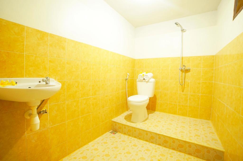 Easton Kuta Homestay Экстерьер фото
