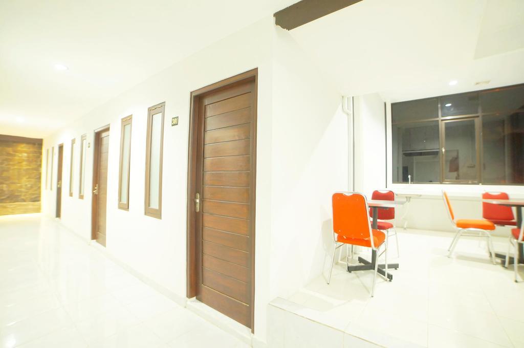 Easton Kuta Homestay Экстерьер фото