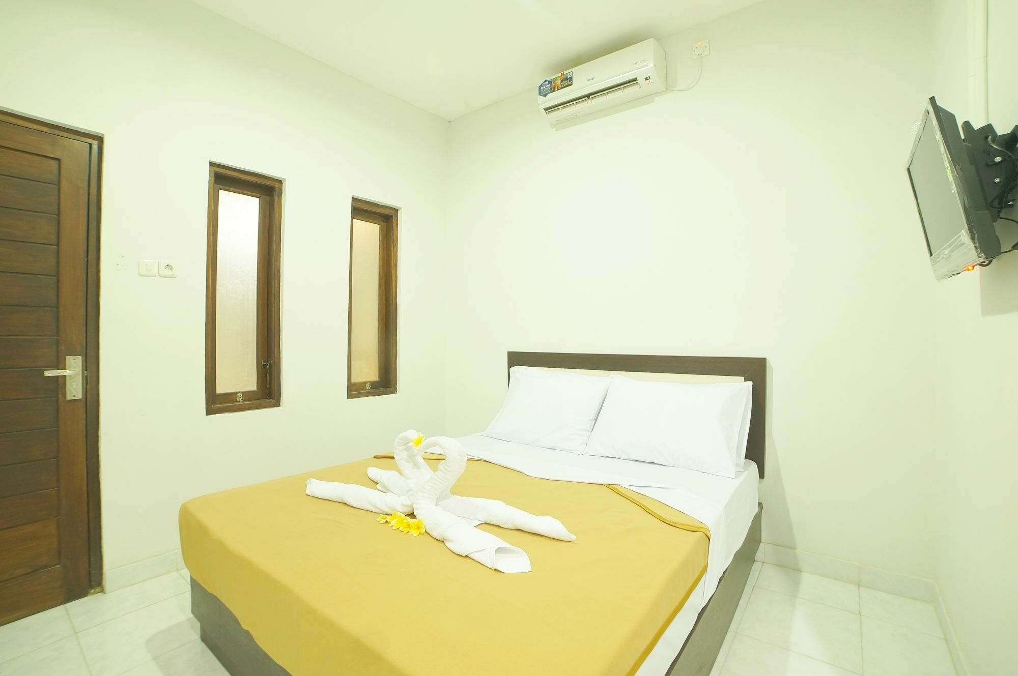 Easton Kuta Homestay Экстерьер фото