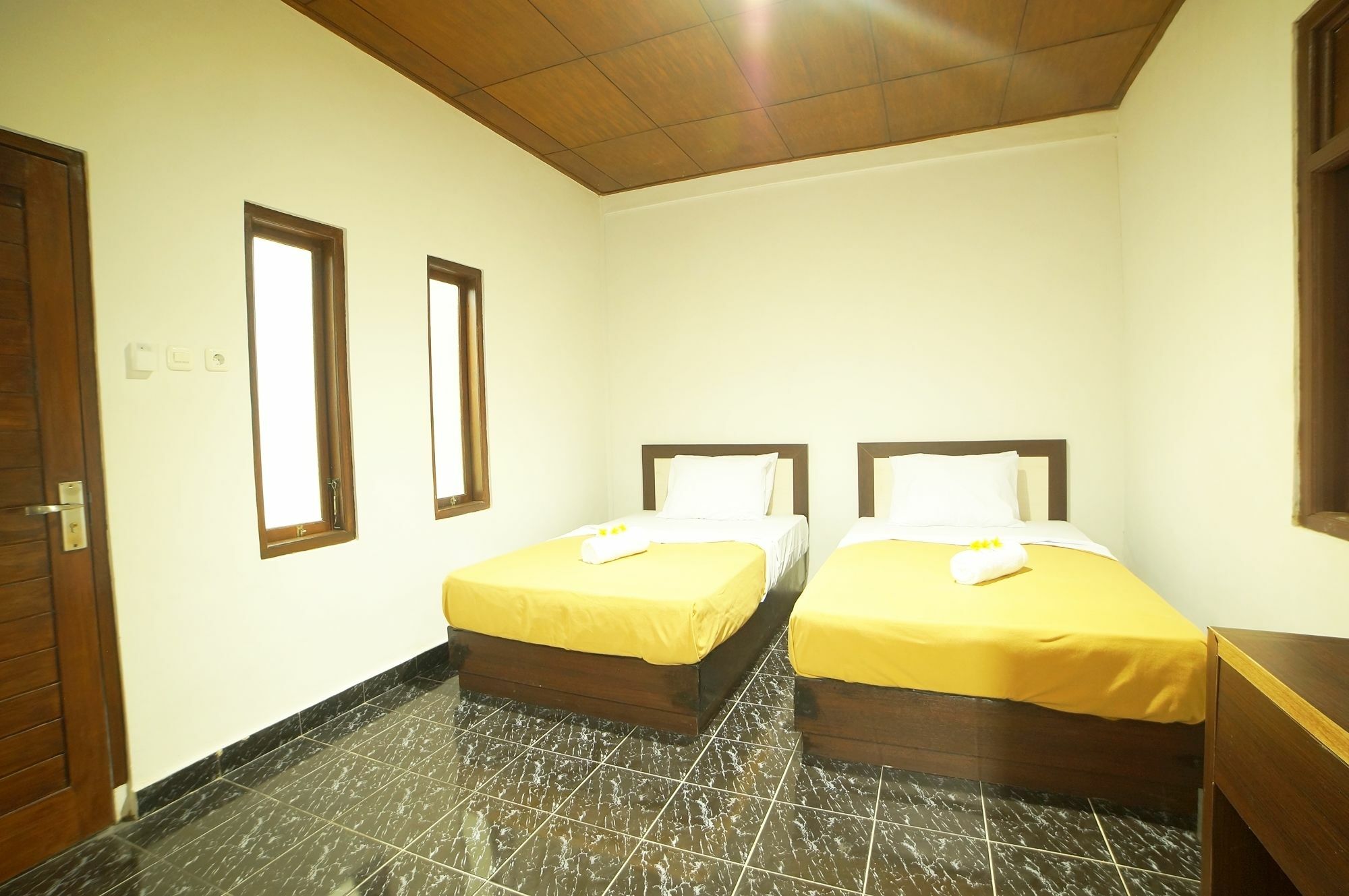 Easton Kuta Homestay Экстерьер фото